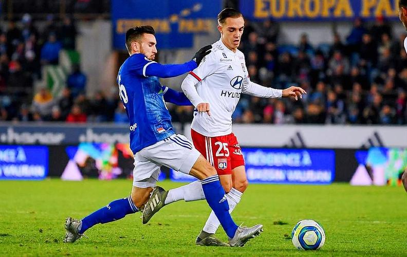 英媒：梅努很想去那不勒斯，而曼联只接受租借离队（英媒：梅努意欲加盟那不勒斯，曼联坚持只租不卖）