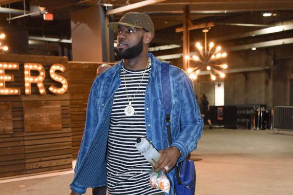 足球意甲豪门迎来10连胜，状态如日中天（足球意甲豪门豪取十连胜，气势如虹）