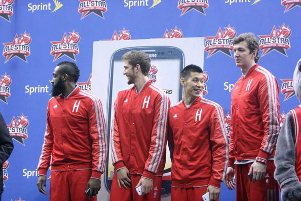 图赫尔：贝林没一起庆祝？我得去回看；三月才能再见我很难过（图赫尔：贝林未参与庆祝需回看；要到三月才能再见，我很难过）