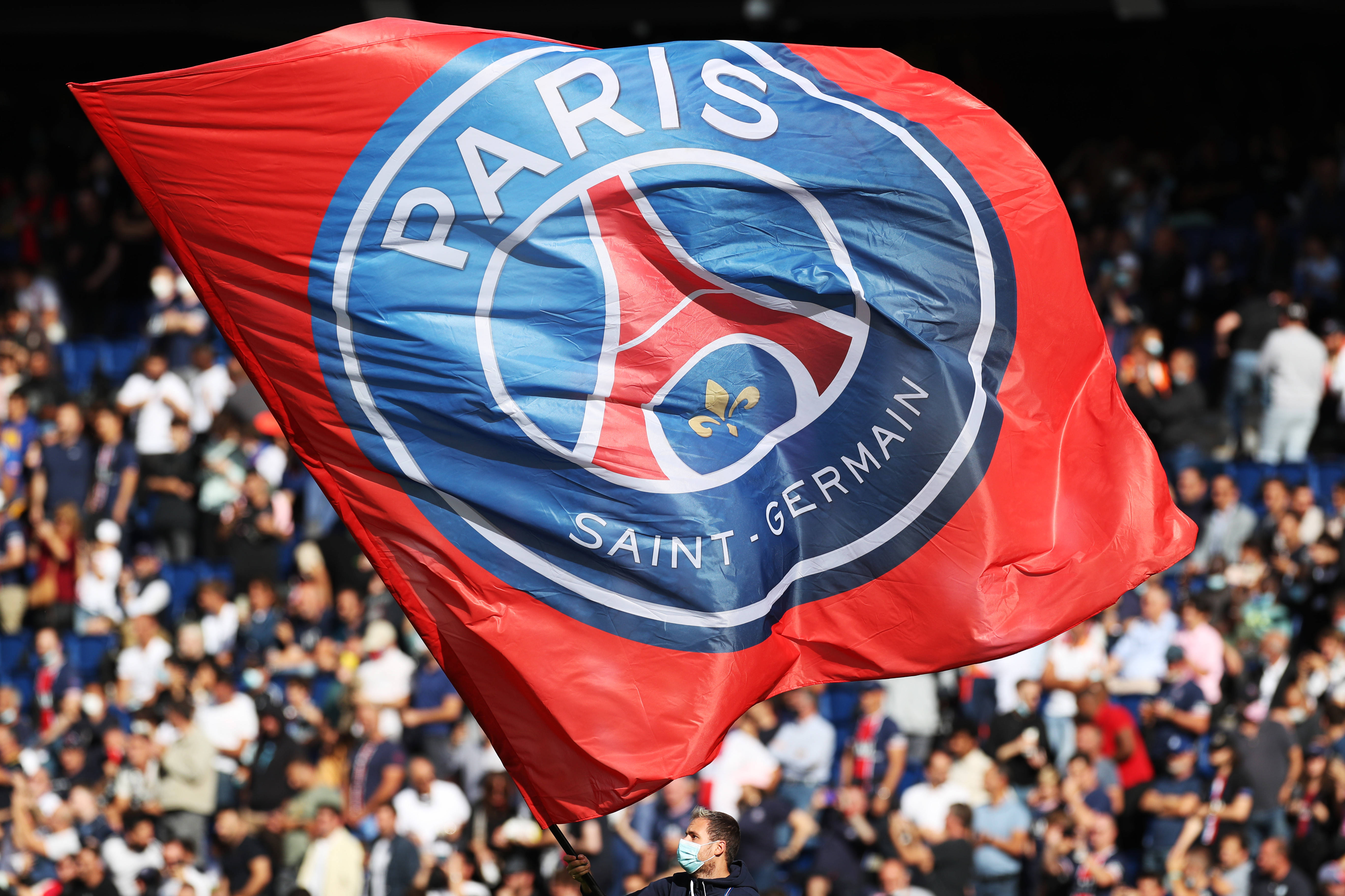 热火与活塞过去5次交手：4次分差3分以内，2次加时&2次绝杀（热火vs活塞近5战：4场胜负在3分内，2场加时、2次绝杀）