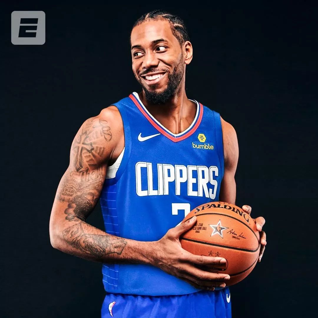 杰伦威：昨天我没看NBA杯决赛 我看了会剧之后和父母聊了会天（杰伦威透露昨晚未看NBA杯决赛：先追剧后与父母聊天）