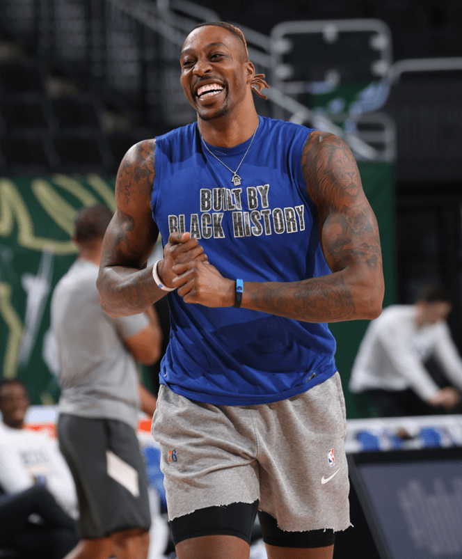 足球报：泰山队确定由韩鹏继续执教；有意更换2名中后场外援（足球报：泰山队确认韩鹏留任主帅，拟更换两名中后场外援）