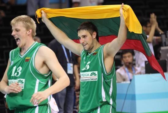 西班牙人瞄准西甲前六与1亿欧元收入目标（西班牙人剑指西甲前六，营收冲击1亿欧元）