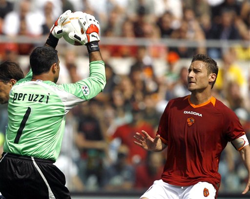 山东高速男篮昂首晋级俱乐部杯八强 阵容淬炼蓄力CBA新赛季（山东高速男篮杀入俱乐部杯八强 阵容打磨为CBA新赛季蓄势待发）