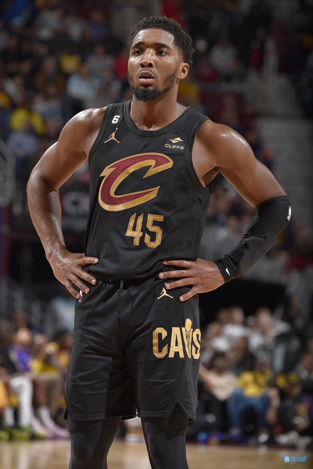 2米门将&“6国元帅”：两名法国球员随阿森纳U16夺冠（两位法国球员助阿森纳U16夺冠：2米门神与“六国元帅”）