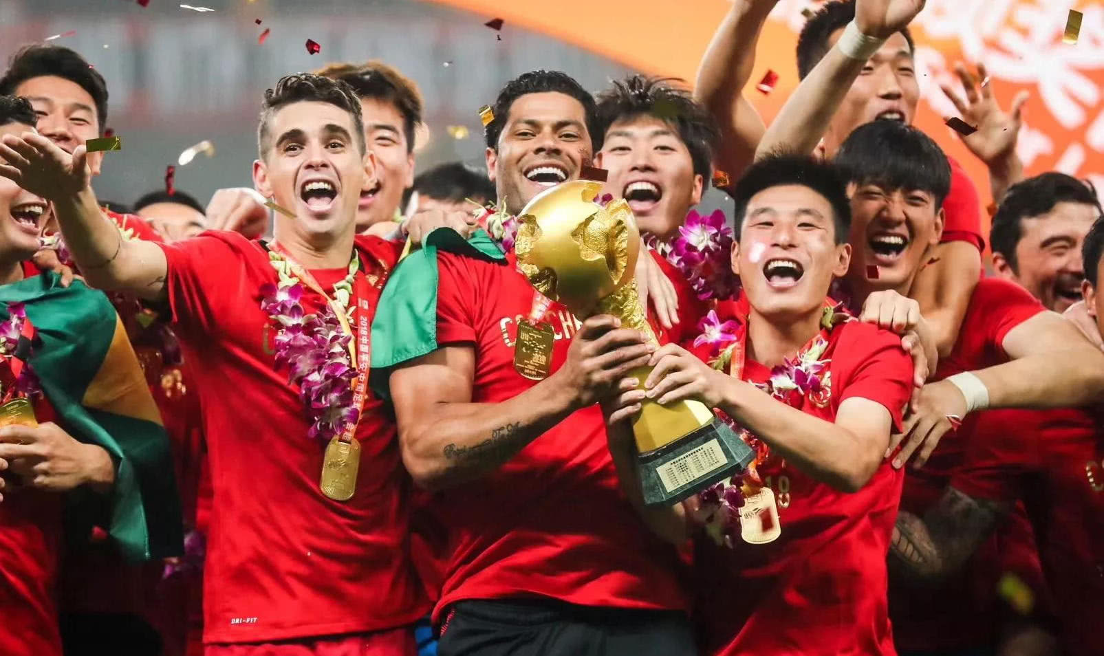 皇马1.5亿新星入选大名单！18岁天才中卫获首次征召，利物浦多特疯抢皇马死活不卖（18岁天才中卫首入皇马大名单：1.5亿新星遭利物浦、多特竞逐，皇马坚决留人）