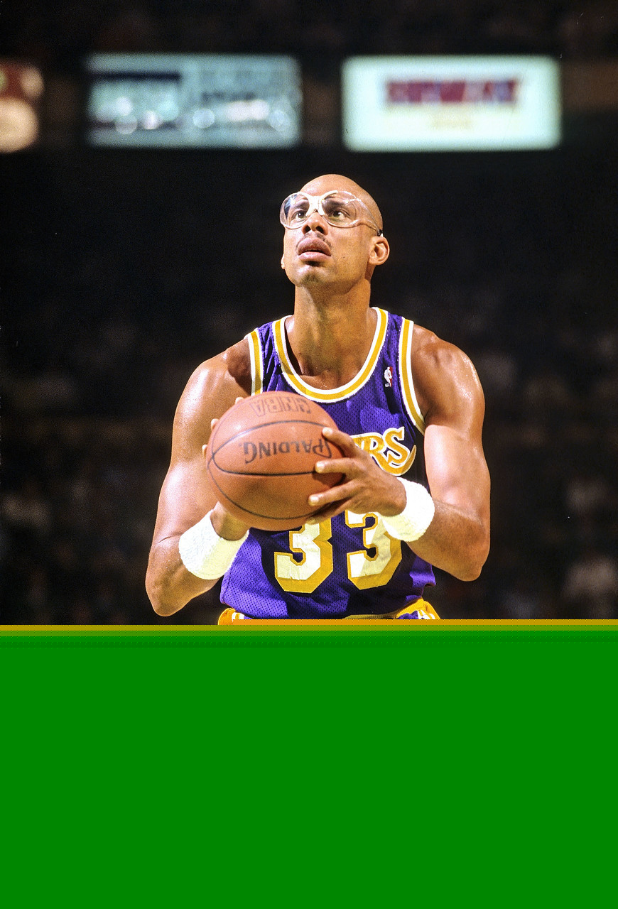 意外不断！彪哥投三分被火箭替补背后蛐蛐 老詹打脸奥科吉主动道歉（意外连连：彪哥三分惹火箭替补背后嘀咕，詹姆斯不慎击中奥科吉面部后主动致歉）